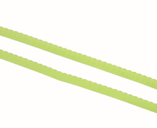Ziergummi mit bestickter Bogenkante hellgrün
