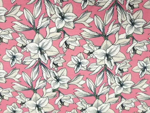 SanDaLu Stoff mit Lilien in kräftigem Rosa Detail