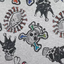 grau melierter Sommersweat bunte Totenköpfe Detail