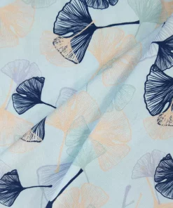 Stoff mit Ginkgo Blättern Falten