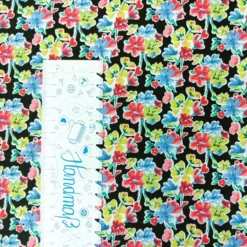 Viskose Webware schwarz mit bunten Blumenmuster Lineal