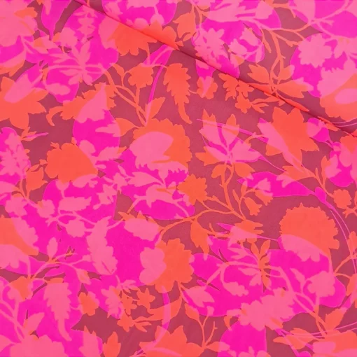 Viskosestoff mit Blumen und Blättern in pink und orange