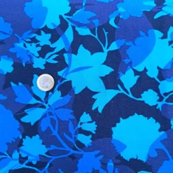 SanDaLu blauer Blumenstoff mit Silhouetten-Muster