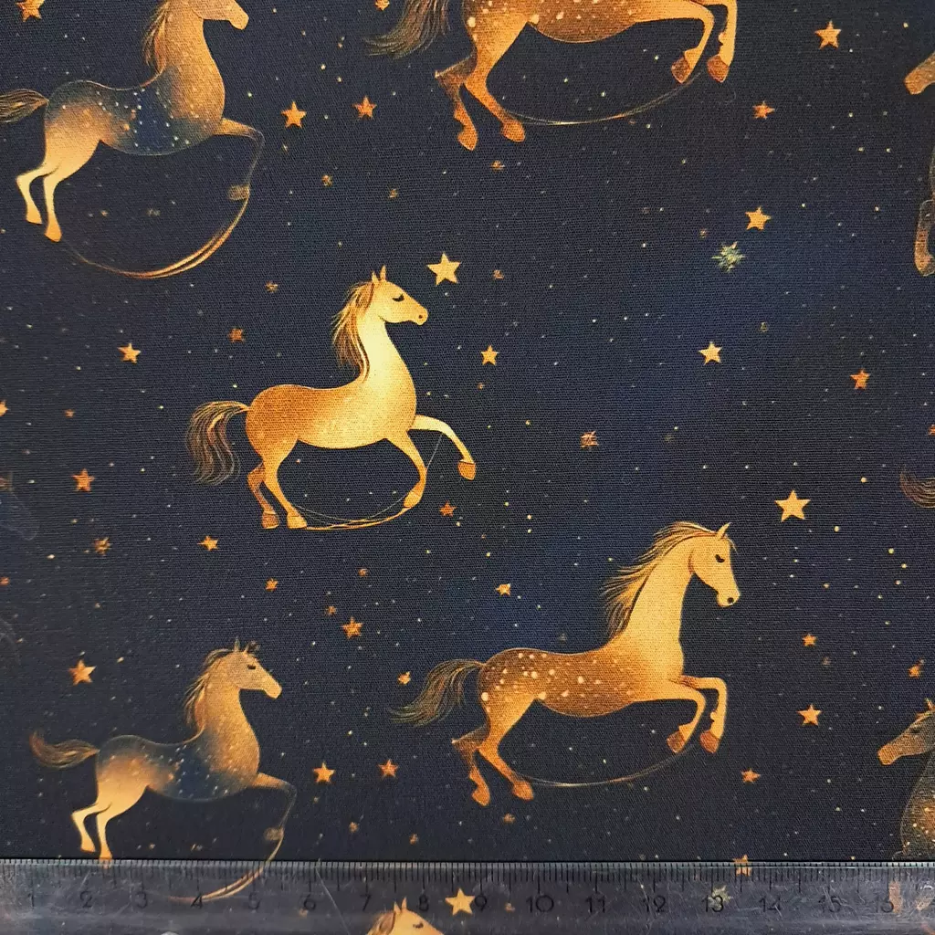 SanDaLu schwarzer Weihnachtsstoff mit Schaukelpferden Lineal