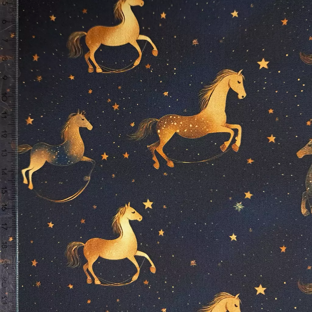 SanDaLu schwarzer Weihnachtsstoff mit Schaukelpferden Lineal