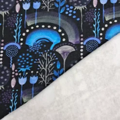 SanDaLu Wintersweat in schwarz mit Regebögen und Blumen in Blau angeraute Rückseite