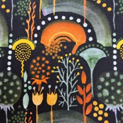 dicker Sweat mit Regenbögen und Blumen schwarz mit salbei und orange Detial