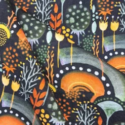 SanDaLu schwarzer Wintersweat mit leuchtenden Herbsttönen