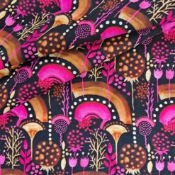 SanDaLu angerauter Sweat mit Regenbogen pink auf schwarz in Falten