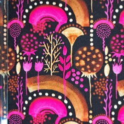 SanDaLu angerauter Sweat mit Regenbogen pink auf schwarz Lineal senkrecht