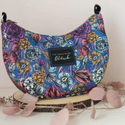 SanDaLu Oxfordgewebe mit Blumen in Blau aus der Happy Collection von cherry Picking Bananentasche