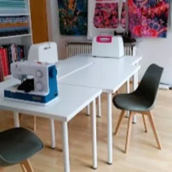 SanDaLu Nähplatz im Stoffladen mit Nähmaschinen