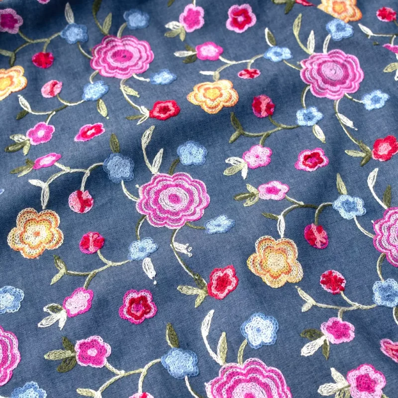 SanDaLu Stoff in Jeansoptik mit Blumenstickerei