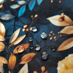 SanDaLu wasserfester Stoff in nachtblau mit Blumen von Sarah Mariam