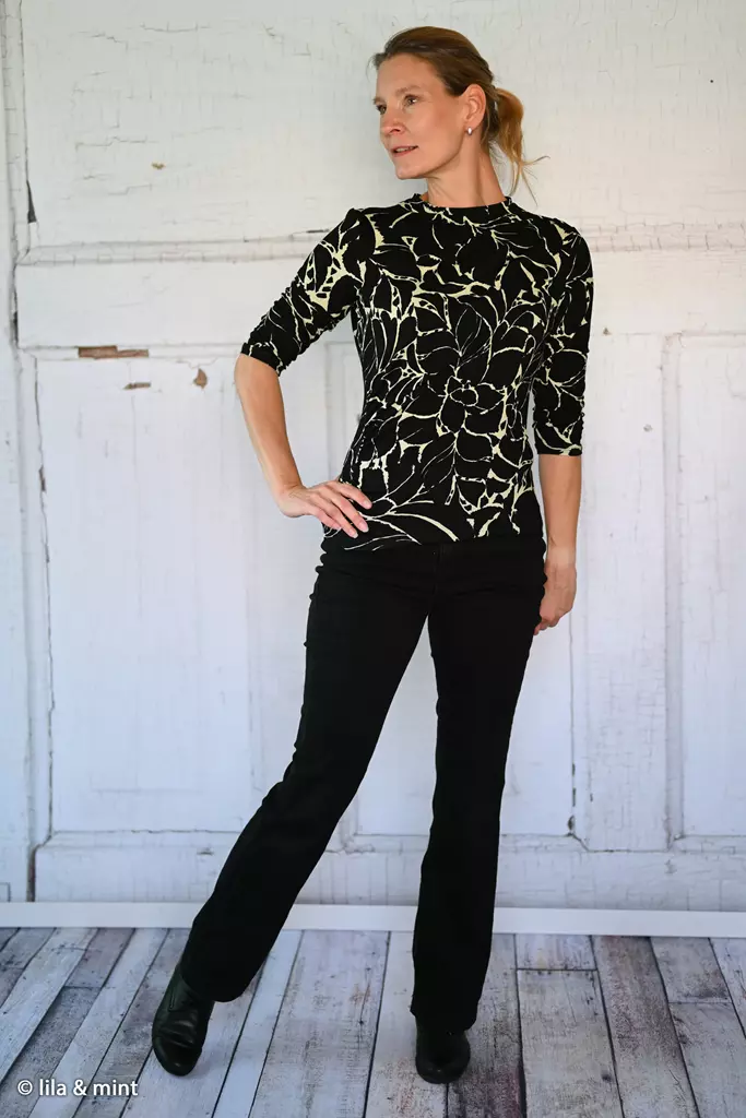 SanDaLu Viskosejersey schwarz creme mit Blumenmuster Nähbeispiel