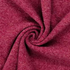 Merino Fleece in Beere drapiert