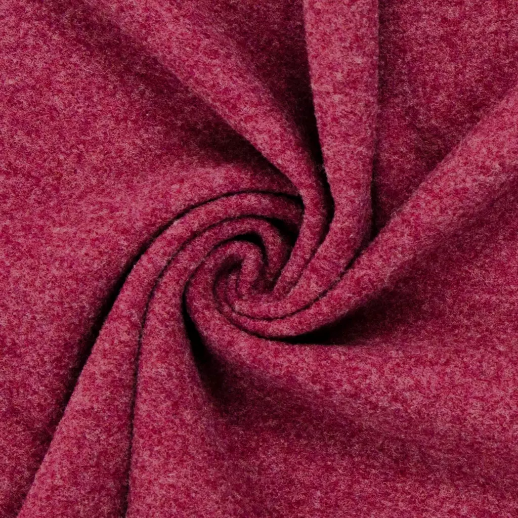 Merino Fleece in Beere drapiert