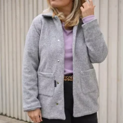 Jacke aus Wollfleece in hellgrau, Merinowolle