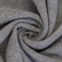 SanDaLu Merino Fleece in Hellgrau drapiert