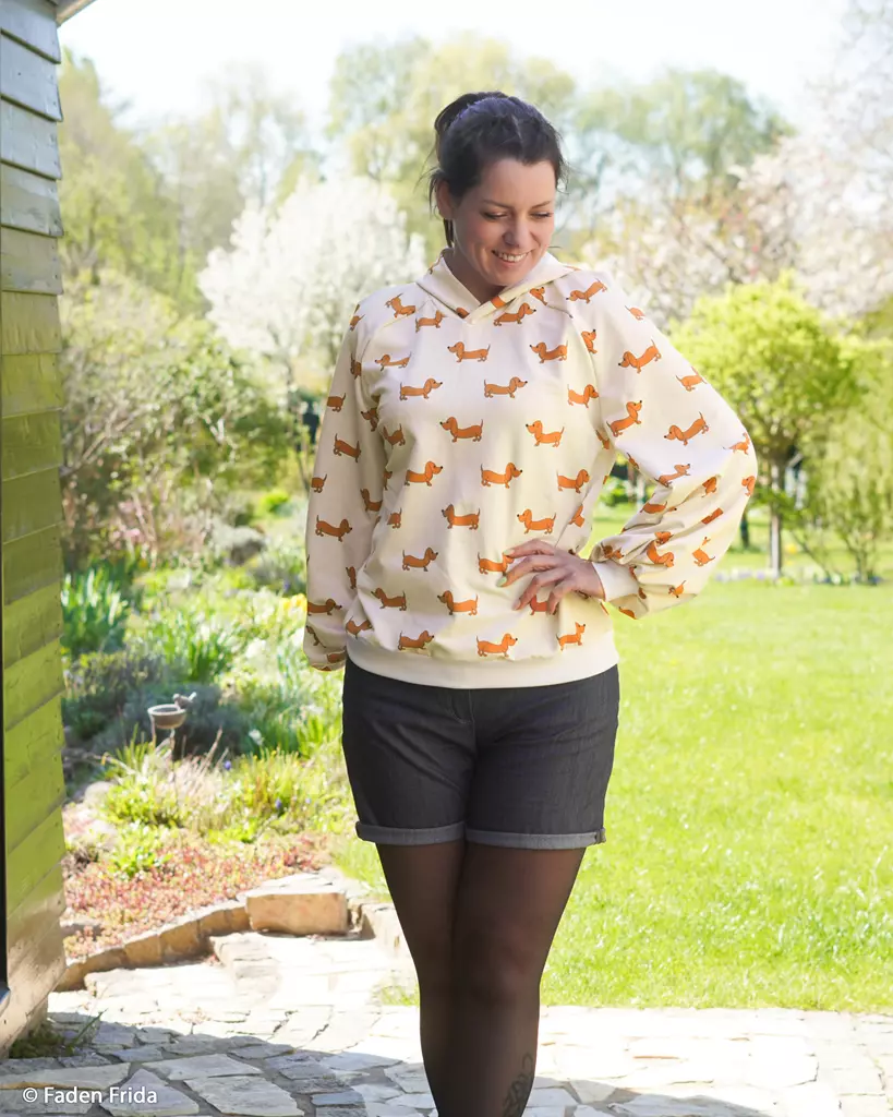 SanDaLu Sweat Dackel Terry von Cherry Picking in creme Nähbeispiel